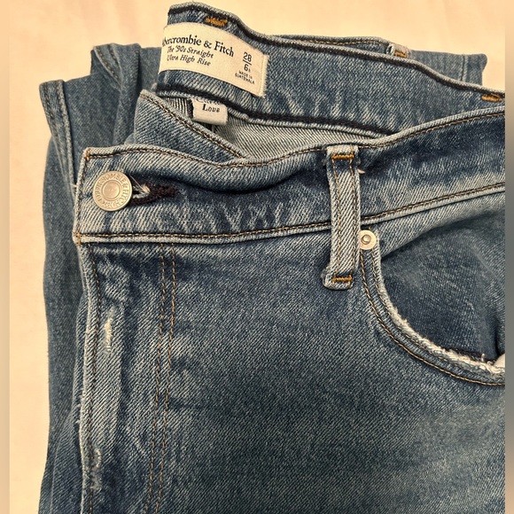 ABERCROMBIE & FITCH 90s ULTRA HIGH RISE JEANS - Picture 3 of 5